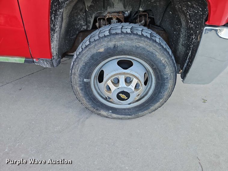 image for item EO4732 2015 Chevrolet Silverado 3500 dump bed pickup truck