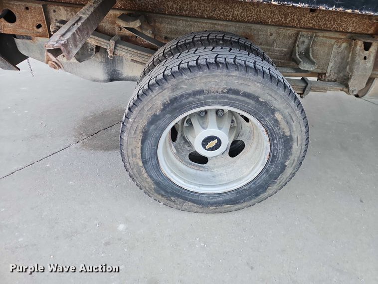 image for item EO4732 2015 Chevrolet Silverado 3500 dump bed pickup truck