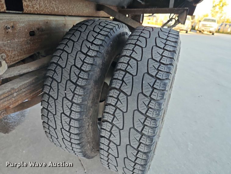 image for item EO4732 2015 Chevrolet Silverado 3500 dump bed pickup truck