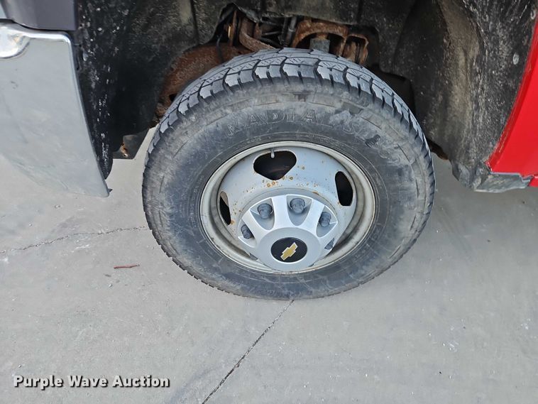 image for item EO4732 2015 Chevrolet Silverado 3500 dump bed pickup truck