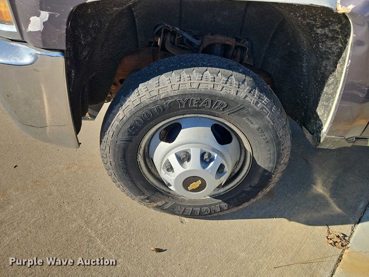 image for item EO4734 2016 Chevrolet Silverado 3500 dump bed pickup truck