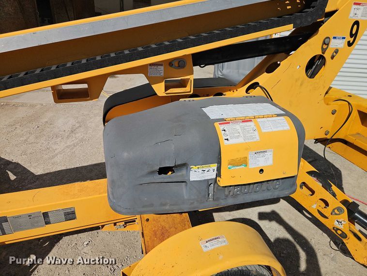 image for item EO7036 2015 Houlette 3632T boom lift