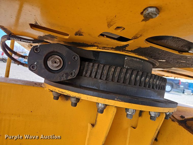 image for item EO7036 2015 Houlette 3632T boom lift