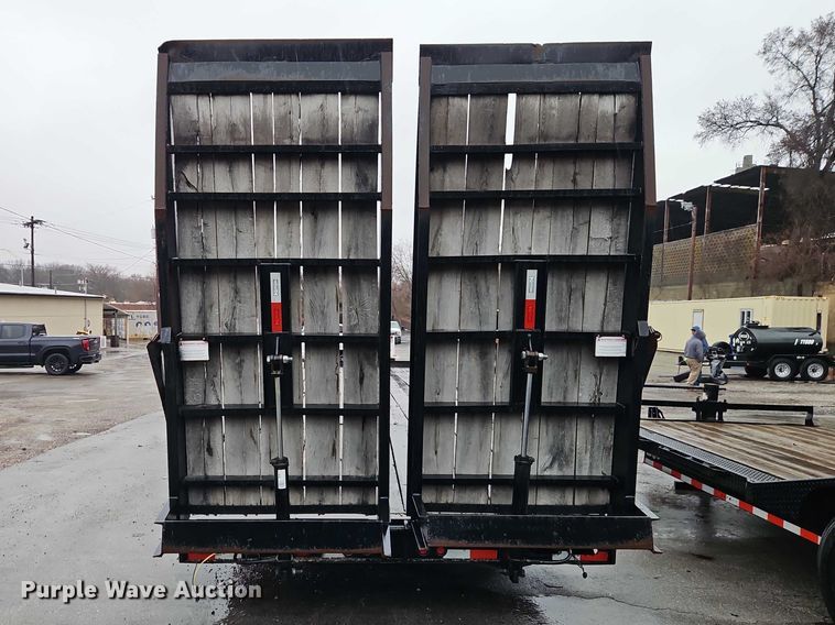 image for item EO7059 2019 Kaufman Trailers equipment trailer