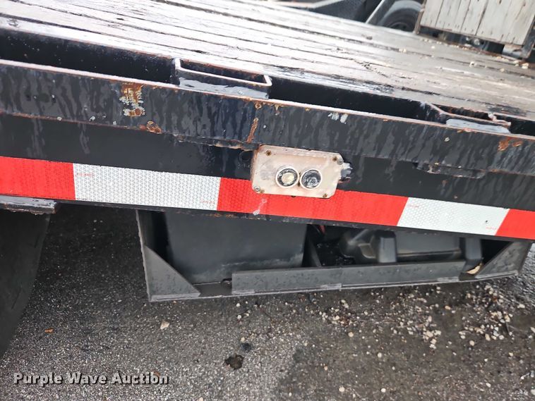 image for item EO7059 2019 Kaufman Trailers equipment trailer
