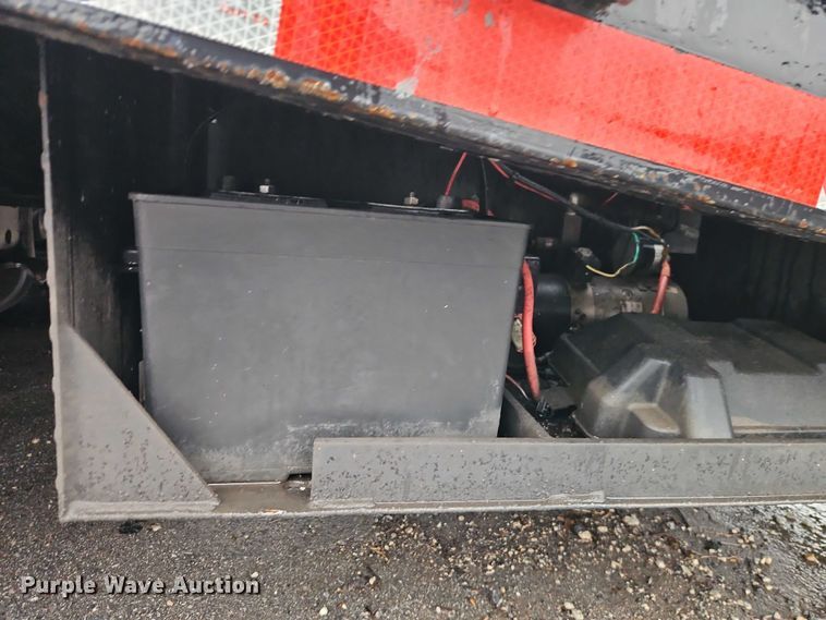 image for item EO7059 2019 Kaufman Trailers equipment trailer