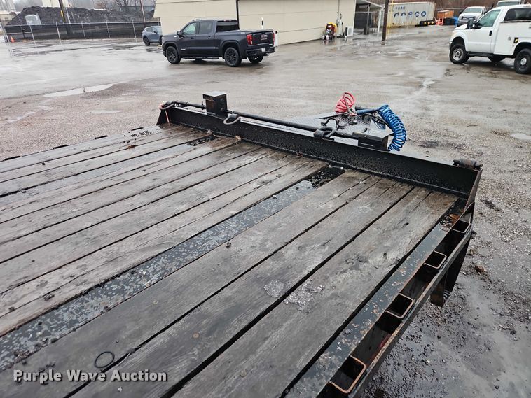 image for item EO7059 2019 Kaufman Trailers equipment trailer