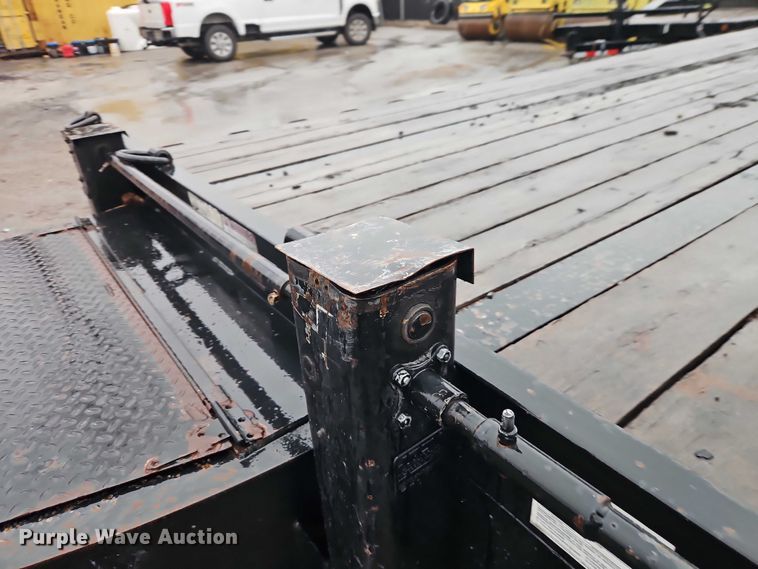 image for item EO7059 2019 Kaufman Trailers equipment trailer