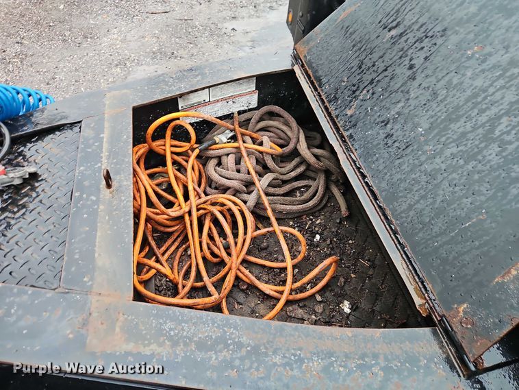 image for item EO7059 2019 Kaufman Trailers equipment trailer