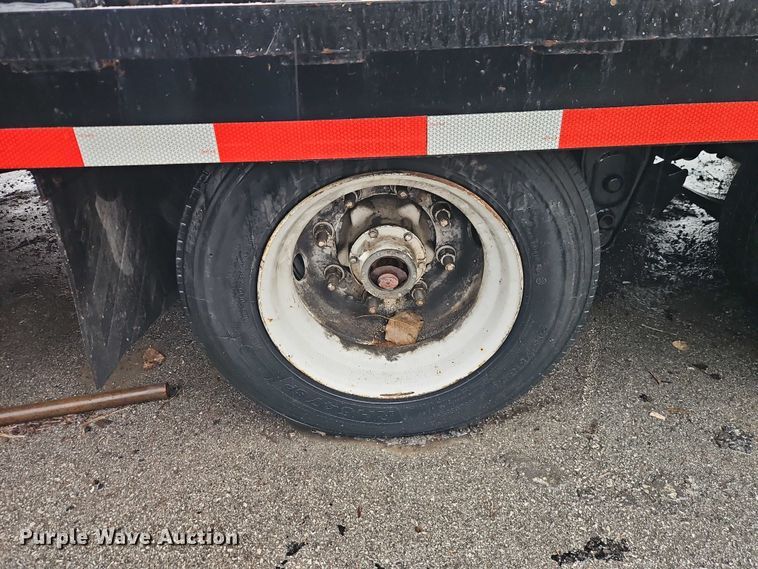 image for item EO7059 2019 Kaufman Trailers equipment trailer