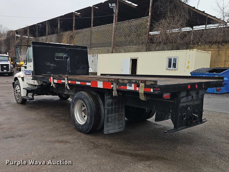 image for item EO7065 2009 International 4300 flatbed truck