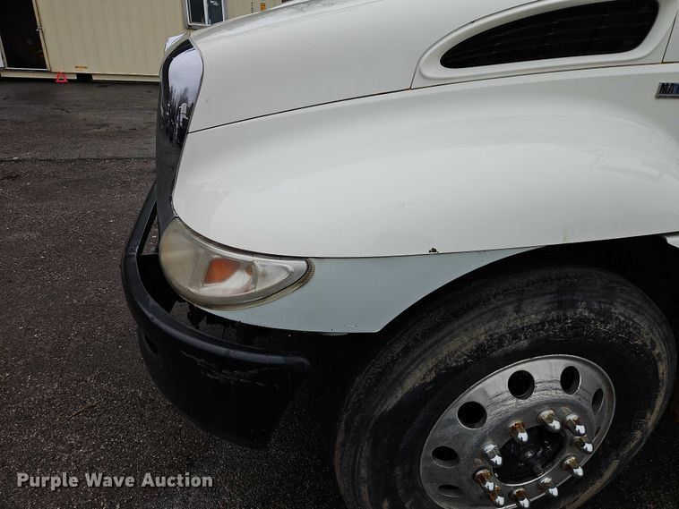 image for item EO7065 2009 International 4300 flatbed truck