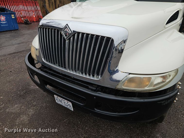 image for item EO7065 2009 International 4300 flatbed truck