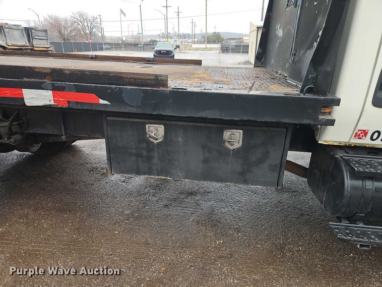 image for item EO7065 2009 International 4300 flatbed truck