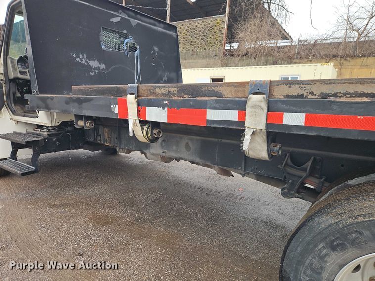 image for item EO7065 2009 International 4300 flatbed truck