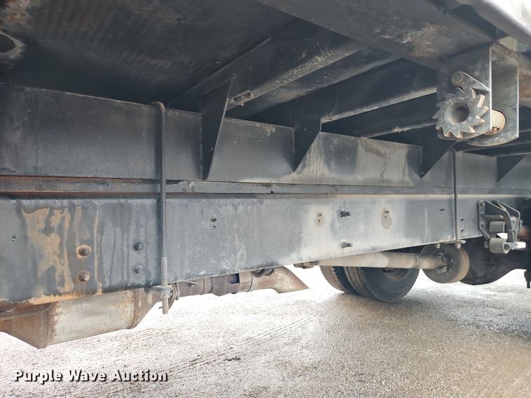 image for item EO7065 2009 International 4300 flatbed truck