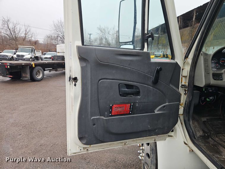 image for item EO7065 2009 International 4300 flatbed truck