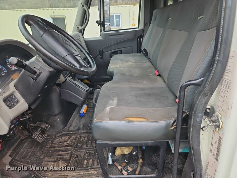 image for item EO7065 2009 International 4300 flatbed truck