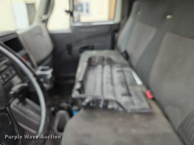 image for item EO7065 2009 International 4300 flatbed truck