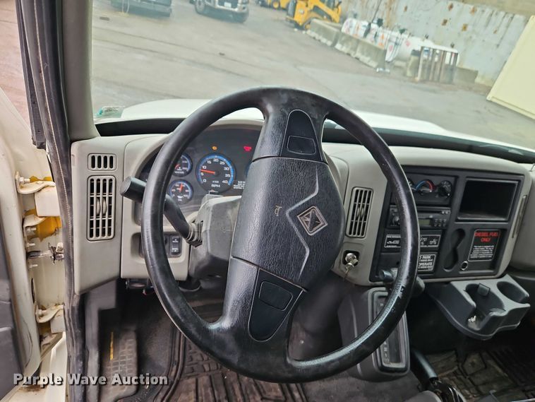 image for item EO7065 2009 International 4300 flatbed truck