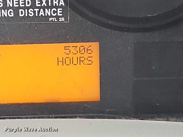 image for item EO7065 2009 International 4300 flatbed truck