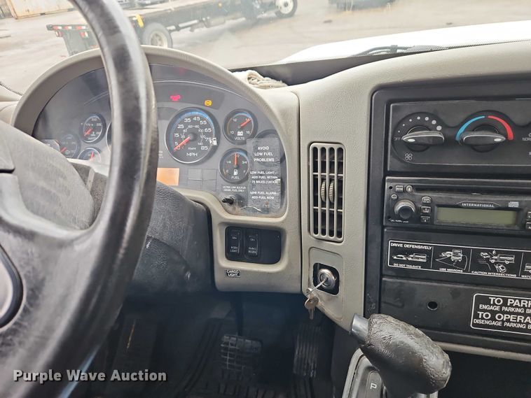 image for item EO7065 2009 International 4300 flatbed truck