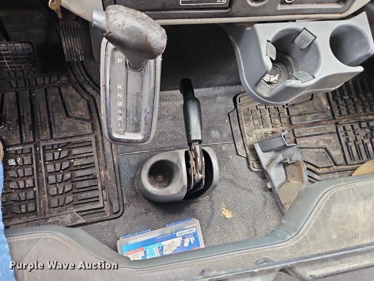 image for item EO7065 2009 International 4300 flatbed truck