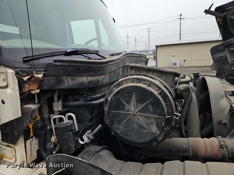 image for item EO7065 2009 International 4300 flatbed truck