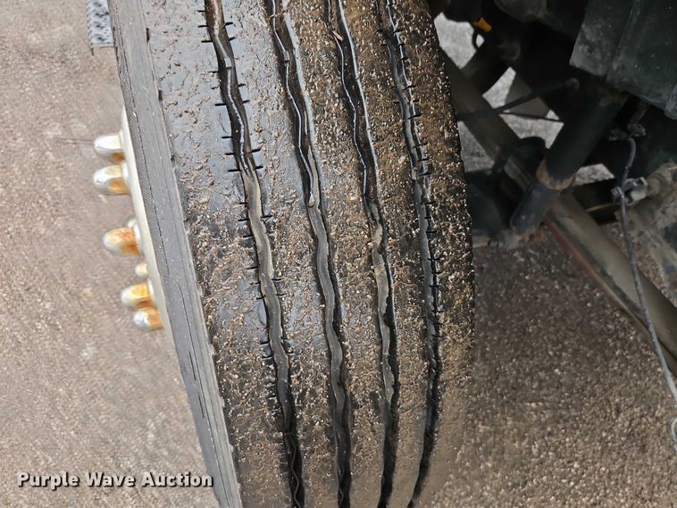 image for item EO7065 2009 International 4300 flatbed truck