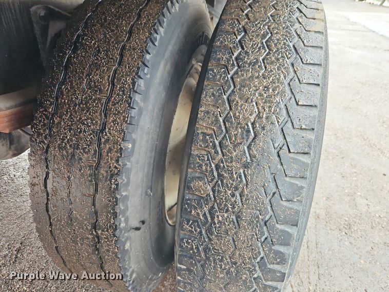 image for item EO7065 2009 International 4300 flatbed truck