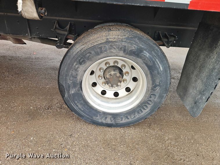 image for item EO7065 2009 International 4300 flatbed truck