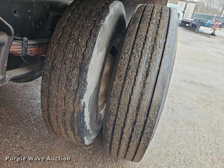 image for item EO7065 2009 International 4300 flatbed truck