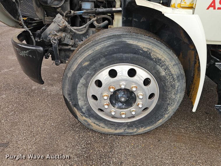 image for item EO7065 2009 International 4300 flatbed truck