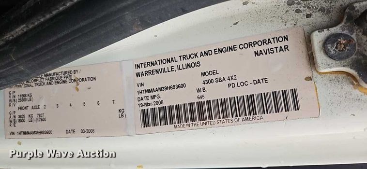 image for item EO7065 2009 International 4300 flatbed truck