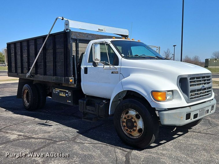 image for item EO7072 2000 Ford F650 Super Duty dump flatbed truck
