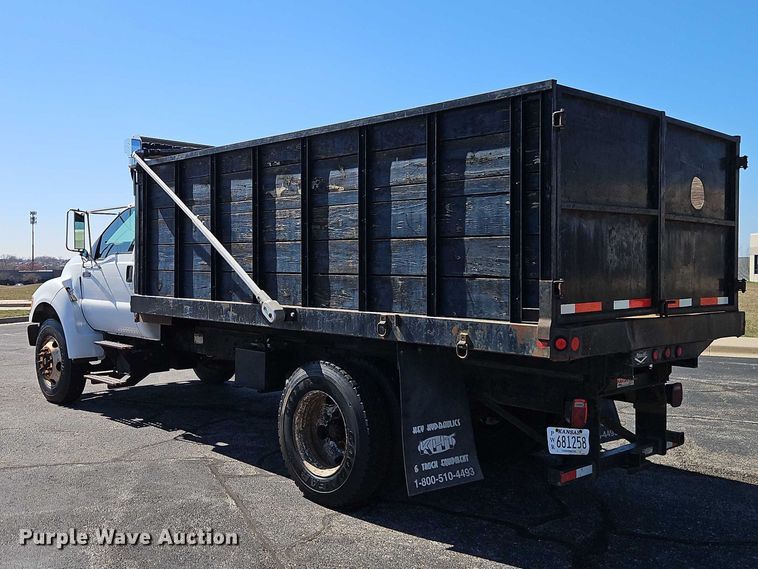 image for item EO7072 2000 Ford F650 Super Duty dump flatbed truck