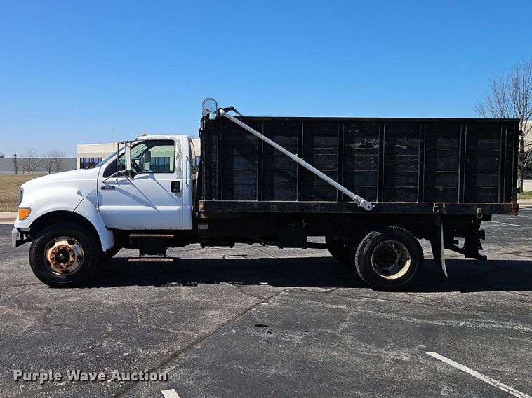 image for item EO7072 2000 Ford F650 Super Duty dump flatbed truck