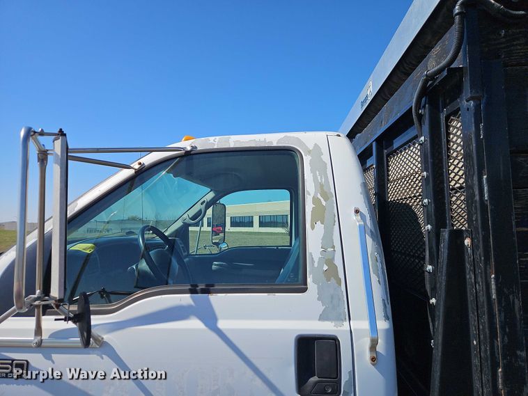 image for item EO7072 2000 Ford F650 Super Duty dump flatbed truck