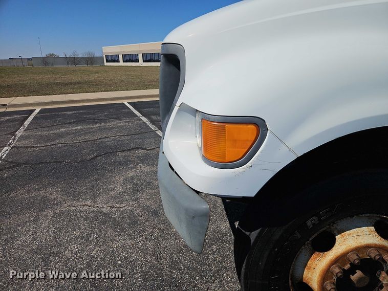 image for item EO7072 2000 Ford F650 Super Duty dump flatbed truck