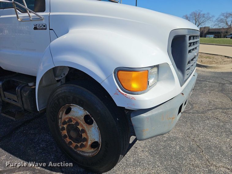 image for item EO7072 2000 Ford F650 Super Duty dump flatbed truck