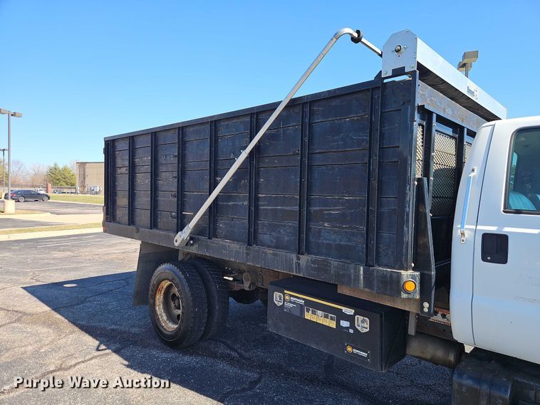 image for item EO7072 2000 Ford F650 Super Duty dump flatbed truck