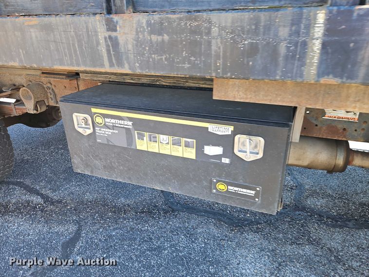 image for item EO7072 2000 Ford F650 Super Duty dump flatbed truck