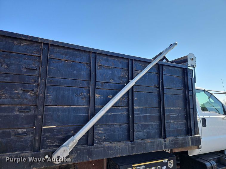 image for item EO7072 2000 Ford F650 Super Duty dump flatbed truck