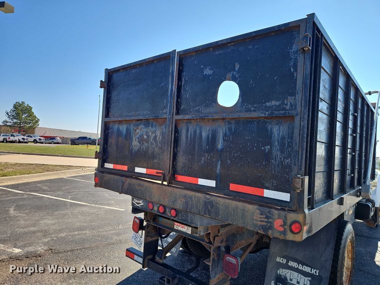 image for item EO7072 2000 Ford F650 Super Duty dump flatbed truck
