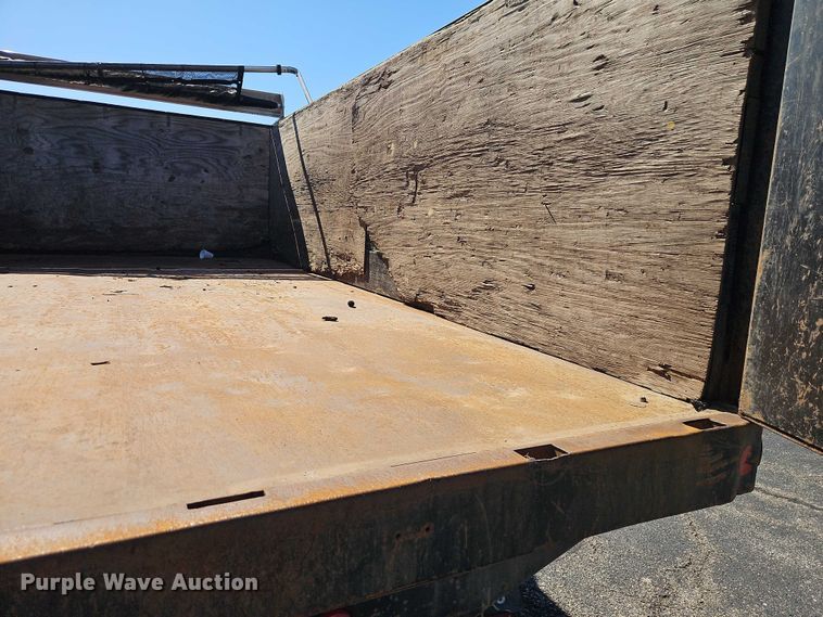 image for item EO7072 2000 Ford F650 Super Duty dump flatbed truck