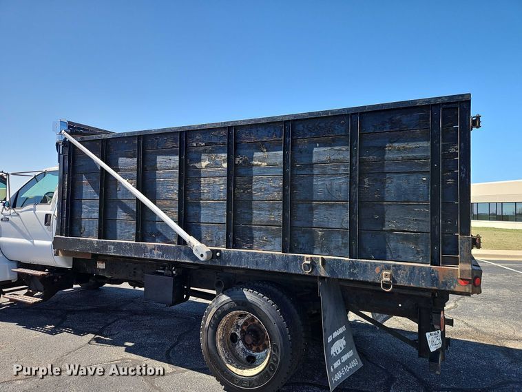 image for item EO7072 2000 Ford F650 Super Duty dump flatbed truck