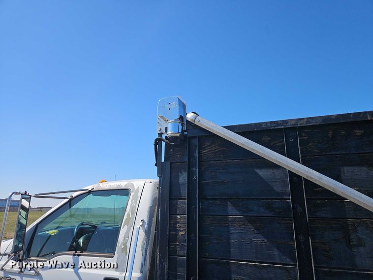 image for item EO7072 2000 Ford F650 Super Duty dump flatbed truck