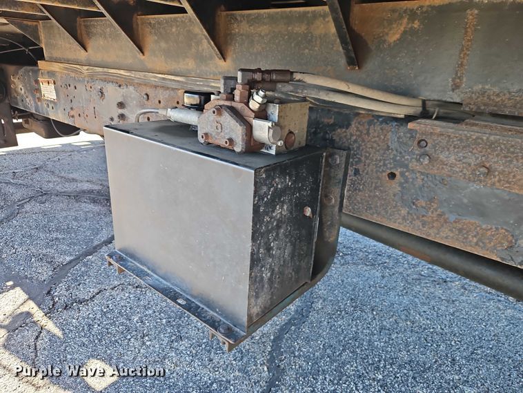 image for item EO7072 2000 Ford F650 Super Duty dump flatbed truck