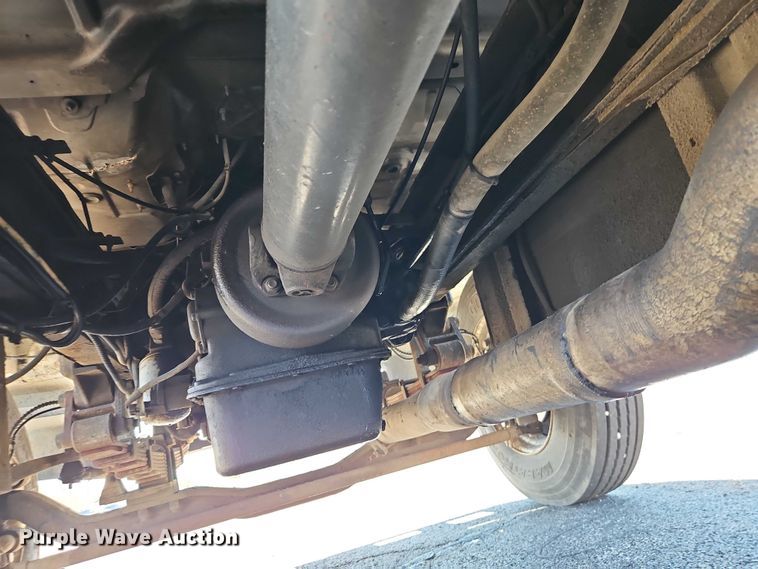 image for item EO7072 2000 Ford F650 Super Duty dump flatbed truck