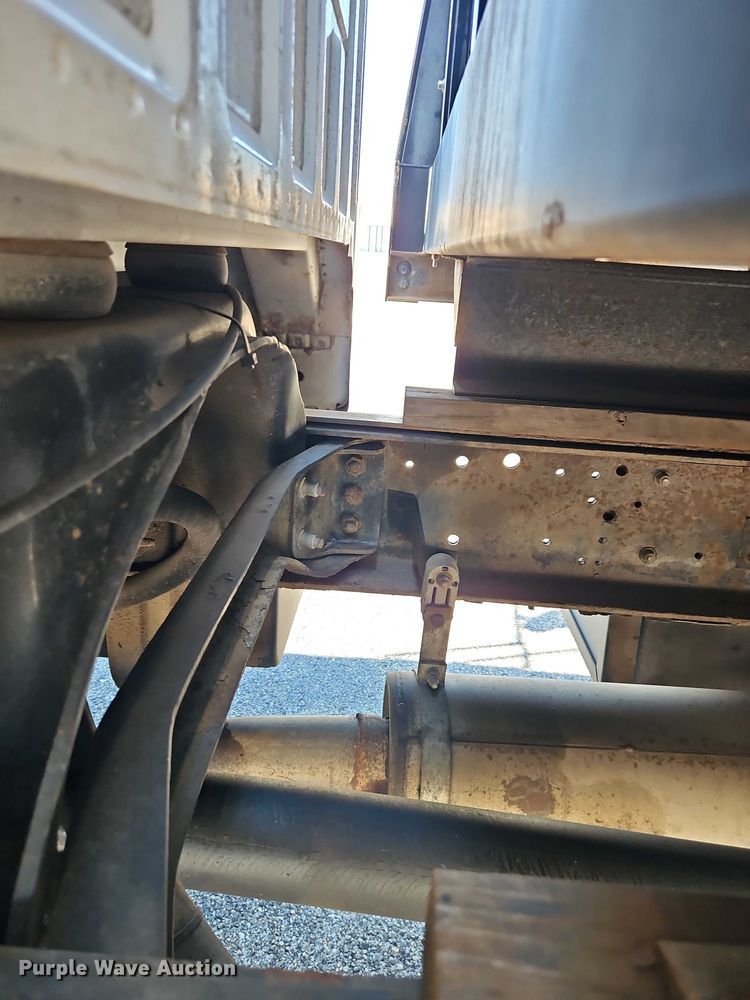 image for item EO7072 2000 Ford F650 Super Duty dump flatbed truck